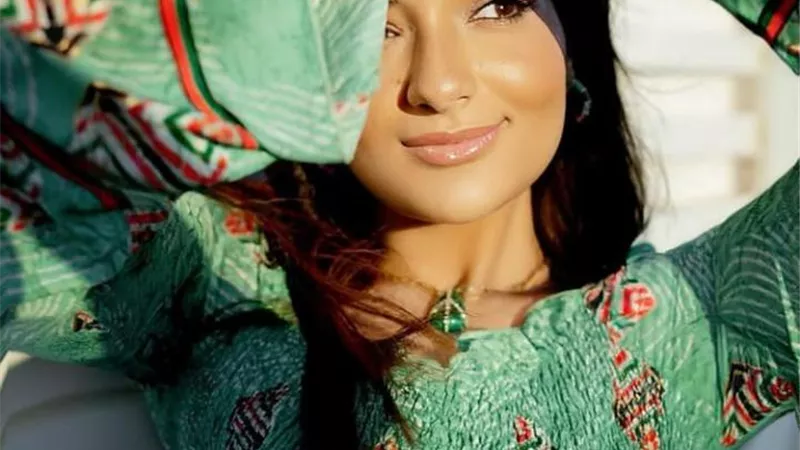 بمكياج جذاب.. ملك زاهر تجذب القلوب عبر إنستجرام ..صور