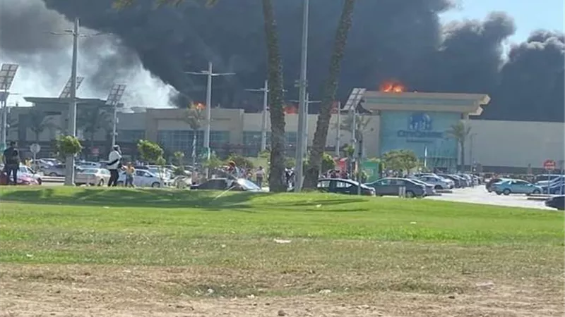 مصدر أمنى يكشف أسباب اندلاع حريق المركز التجارى بالإسكندرية