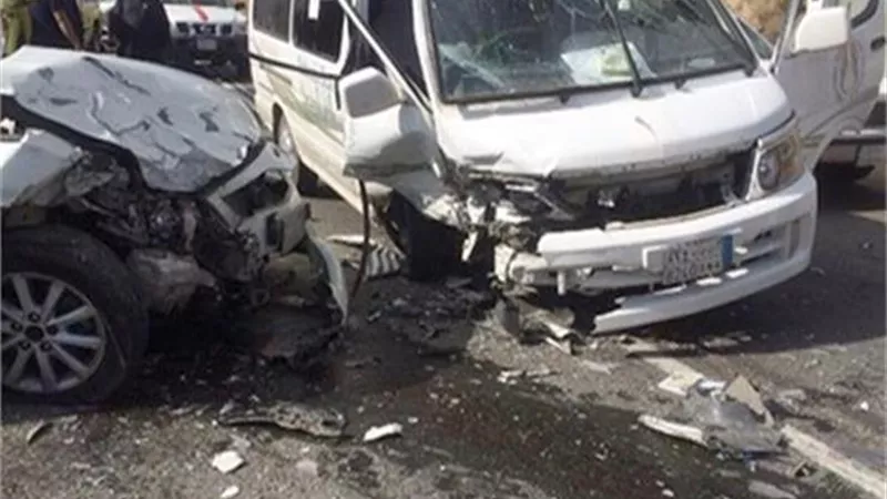 إصابة 9 في تصادم سيارتين بالشرقية