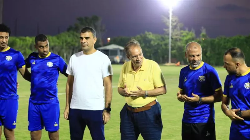 الكومى يعقد جلسة مع اللاعبين قبل مواجهة الأهلى بالدورى