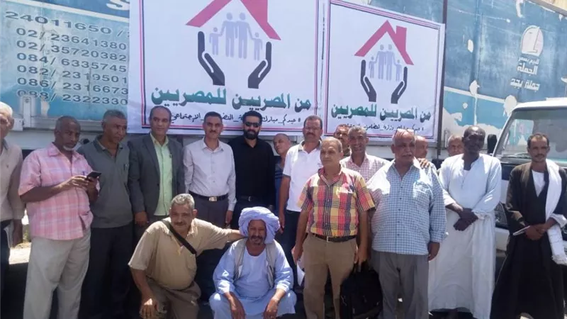 محافظ أسوان يتابع توزيع 18 طن و 32 كجم لحوم على 9 آلاف و 16 أسرة من المستحقين
