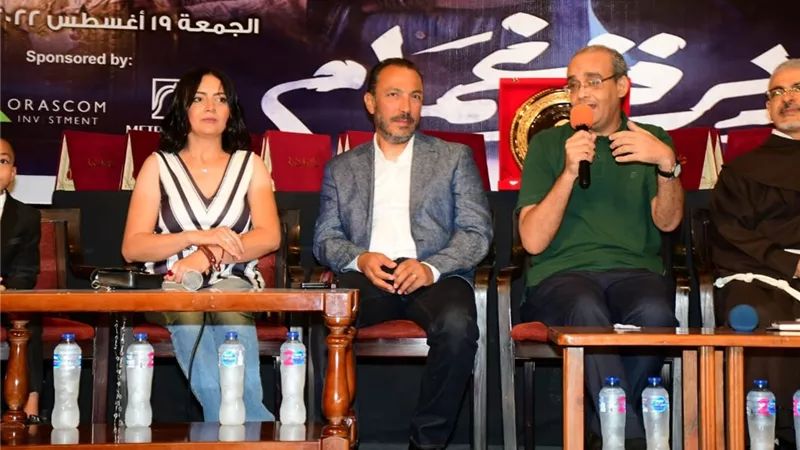 الأب بطرس دانيال يكرم صناع 
