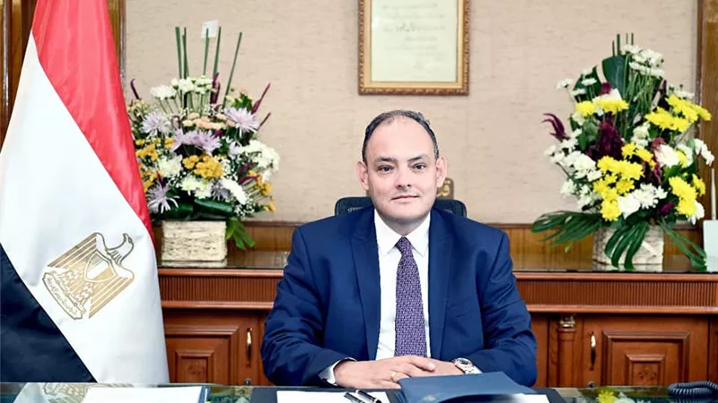 وزيرا التجارة والزراعة يصدران قراراً مشتركاً بشأن نظام تداول القطن الزهر لموسم 2022 - 2023