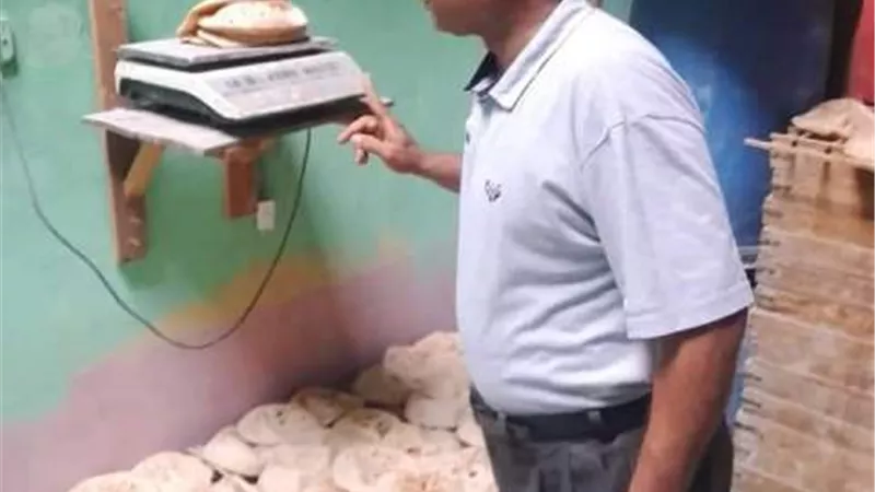 ضبط ألف رغيف خبز مدعم و120كجم دقيق بلدي قبل بيعها بالسوق السوداء بناصر