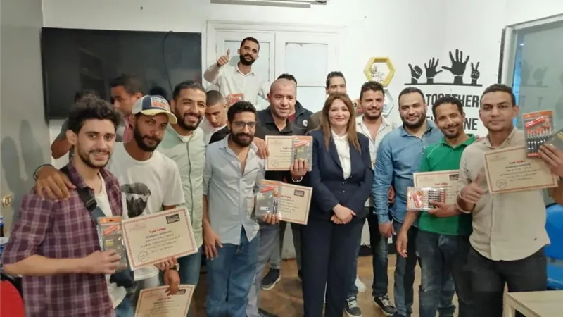 بالصور.. صندوق مكافحة الإدمان يدرب دفعة جديدة من المتعافين على صيانة الهاتف المحمول