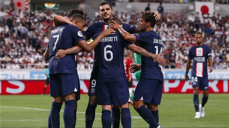 بعد تجديد عقده.. باريس يعلن رحيل لاعبه إلى البوندزليجا