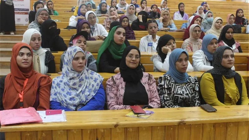لغة الاشاره فى دورة تدريبية بجامعة جنوب الوادي