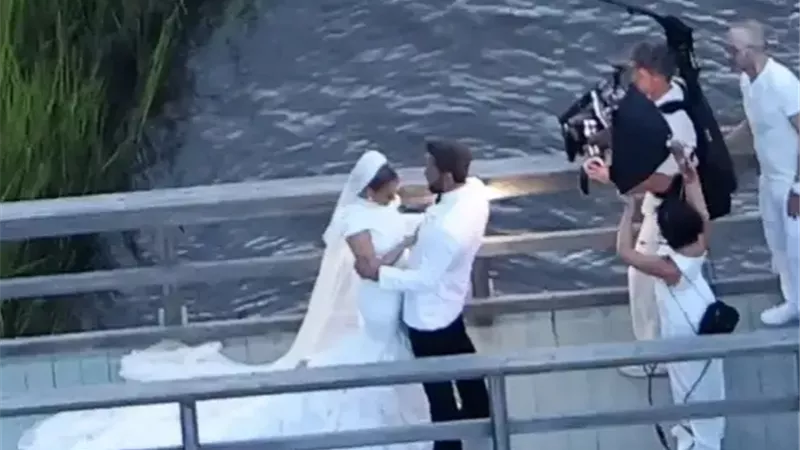 غياب زوجة بن افليك وشقيقه عن حفل زفافه على جينيفر لوبيز