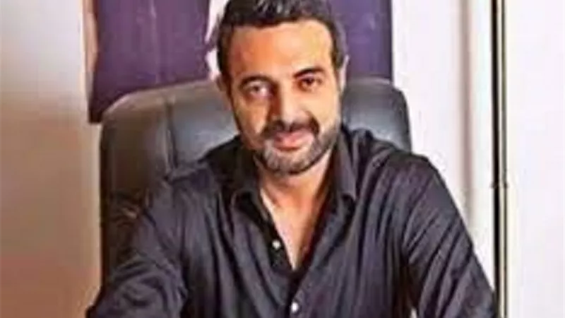 بعد الاعتداء على حافلة النادي الأهلي.. عمرو محمود ياسين يهاجم جماهير الاسماعيلي