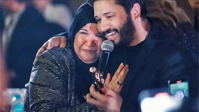 استقبال جماهيرى كبير لـ مصطفى حجاج فى بمهرجان القلعة