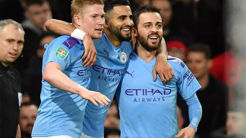 نجم مانشستر سيتي يتجاهل عرض برشلونة