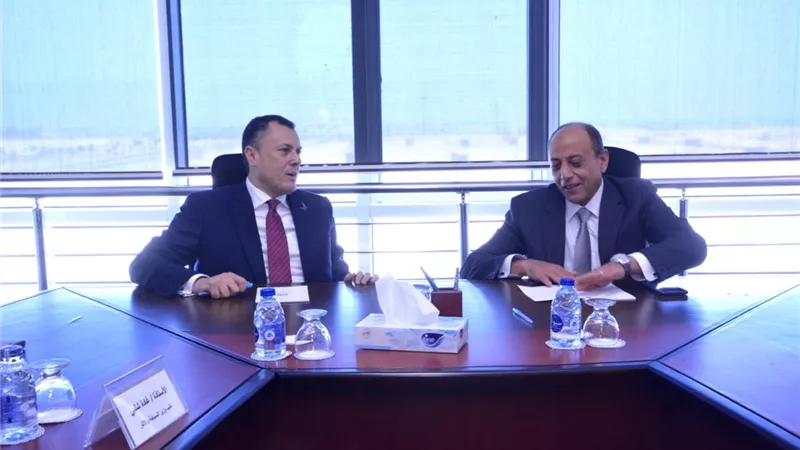 وزيرا الطيران والسياحة يبحثان آليات تنشيط الحركة الجوية والسياحية لمصر..صور