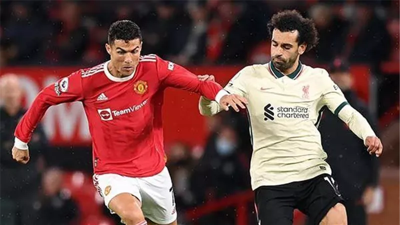 أسطورة مانشستر يونايتد يطالب بعدم مشاركة رونالدو أمام ليفربول
