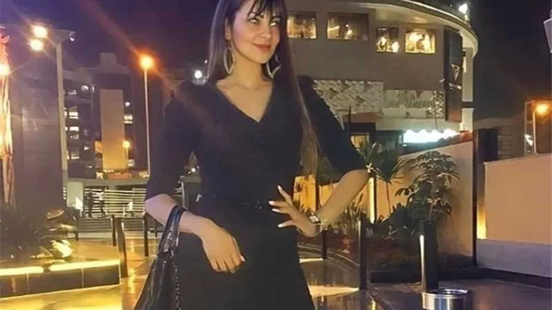 بفستان أسود.. إطلالة أنيقة لـ انجى خطاب .. شاهد