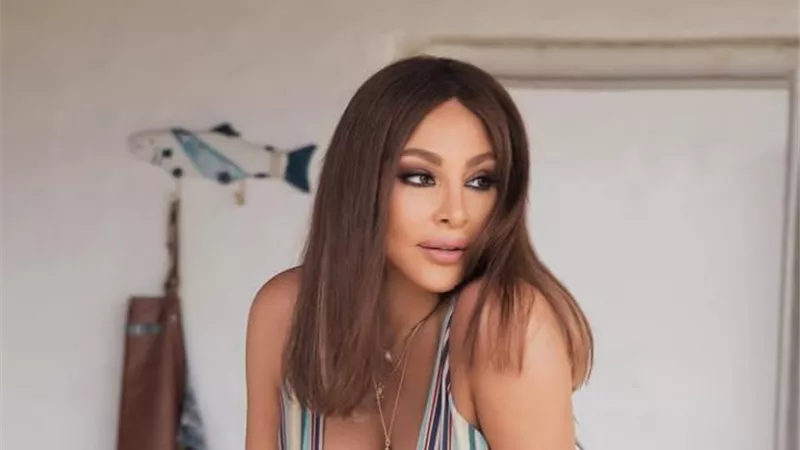 اليسا تخطف الأنظار بإطلالة أنثوية مثيرة .. شاهد