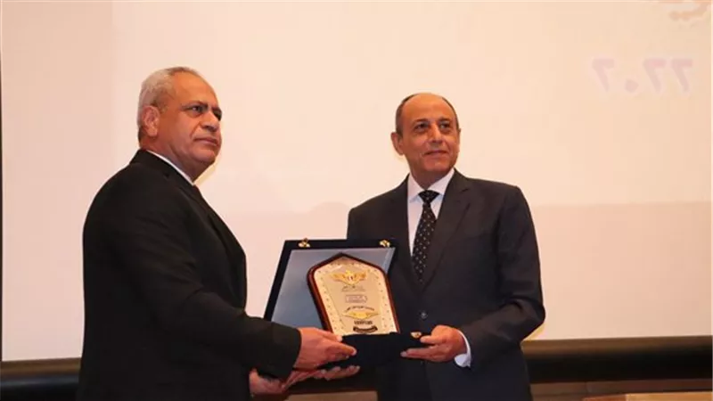 الفريق محمد عباس يشهد حفل تخريج دفعة جديدة من كلية المراقبة الجوية