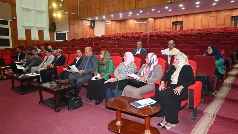 مجلس خدمة المجتمع بجامعة الفيوم يناقش الخطة السنوية للقوافل الشاملة..صور
