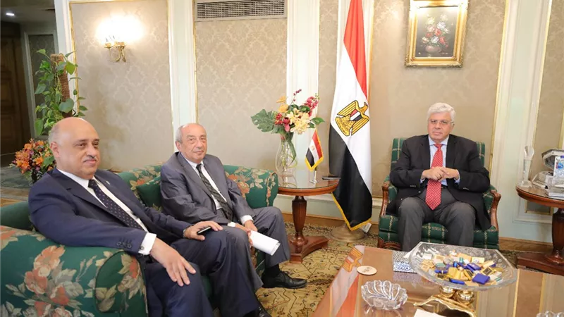 وزير التعليم العالي لنقيب المهندسين : أعداد المقبولين بالتعليم الهندسى حوالي 25 ألفا