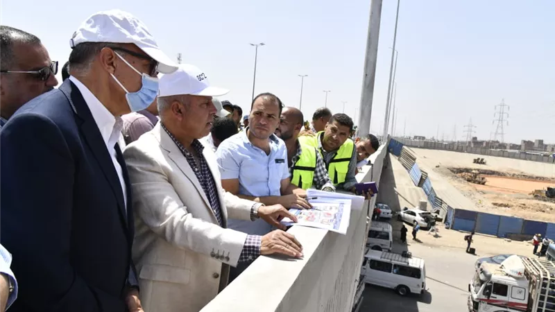 وزير النقل يتفقد المرحلة الثانية من مشروع تطوير وتوسعة الطريق الدائري..صور