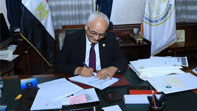 وزير التربية والتعليم يعتمد نتيجة الدور الثاني للدبلومات الفنية