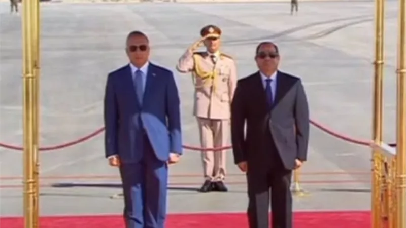 بالفيديو.. مراسم استقبال الرئيس السيسي لرئيس الوزراء العراقي بمطار العلمين
