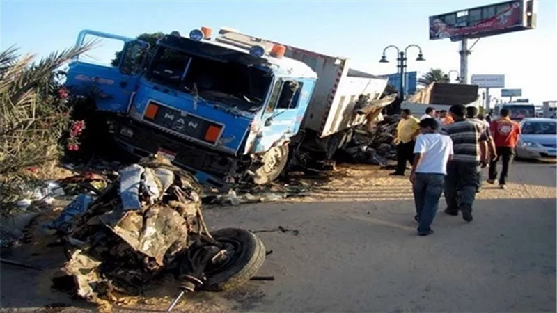 انقلاب سيارة نقل ثقيل على طريق بلبيس