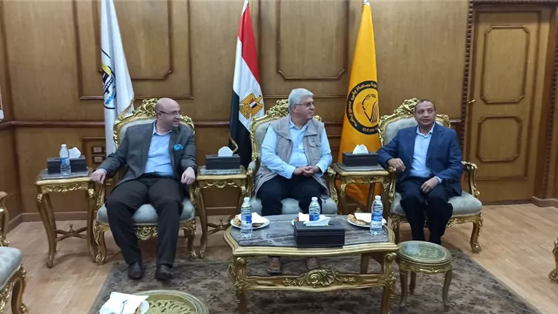 محافظ بني سويف ورئيس الجامعة يستقبلان وزير التعليم العالي في مستهل زيارته للمحافظه