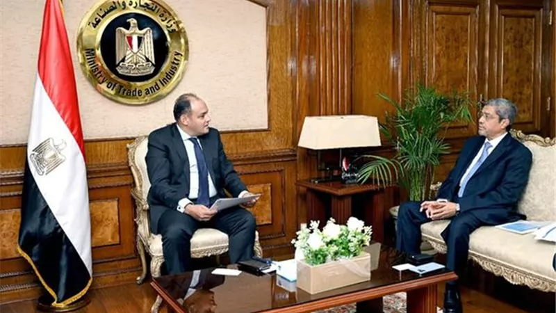 أحمد سمير: التعاون مع منظمات الأعمال لوضع رؤية موحدة لمستقبل الصناعة والتجارة فى مصر
