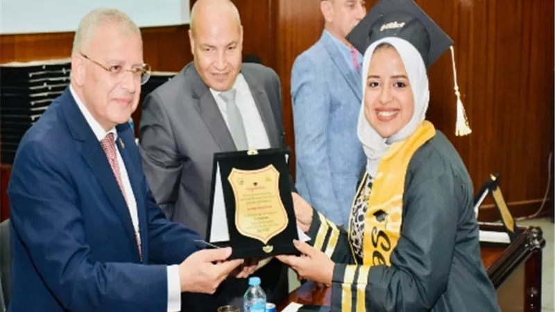 نقيب المهندسين بالقليوبية يشهد حفل تخرج دفعة جديدة لكلية الهندسة بجامعة بنها