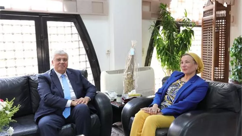 وزيرا التعليم العالى والبيئة يناقشان استعدادات مصر لمؤتمر تغير المناخ COP27