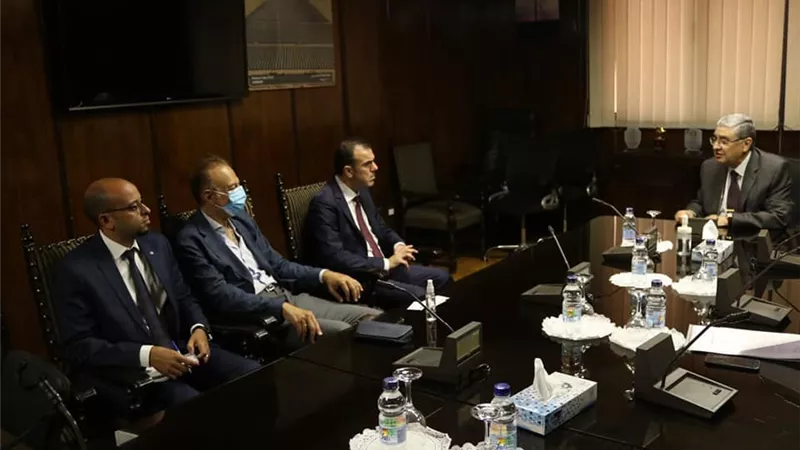 شاكر يؤكد إهتمام وزارة الكهرباء بمشروعات الربط مع دول الجوار