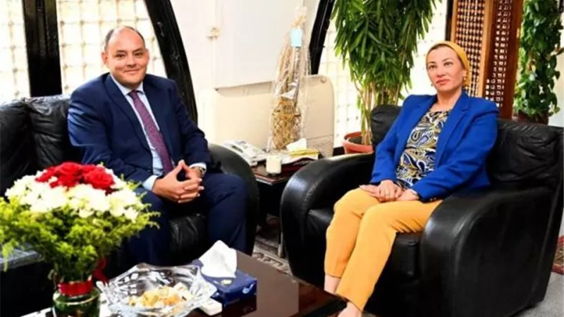 وزير الصناعة: حريصون على تعزيز التعاون مع وزارة البيئة لتحقيق التنمية الصناعية الشاملة