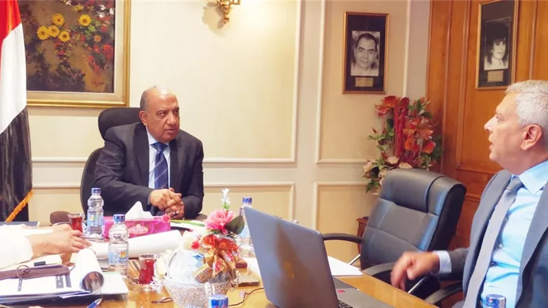 وزير قطاع الأعمال العام يتابع جهود تطوير شركات القابضة للأدوية