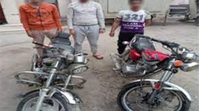 من بنى سويف لـ حلوان بدراجه ناريه لسرقة حقائب السيدات بالاكراه