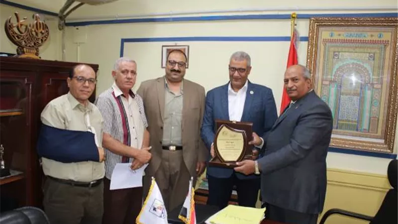 وكيل وزارة التعليم يلتقى مسئولى مؤسسة نهضة بنى سويف