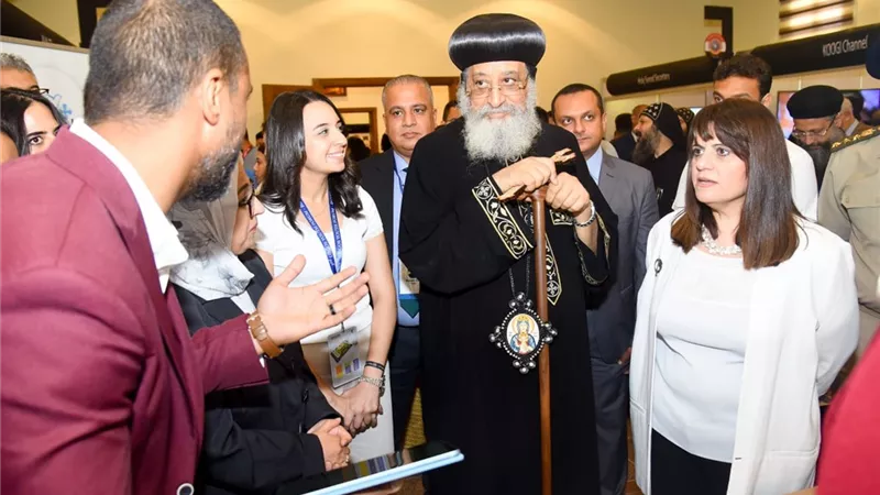 البابا تواضروس والسفيرة سها جندي يفتتحان جناح وزارة الهجرة بمعرض لوجوس في وادي النطرون