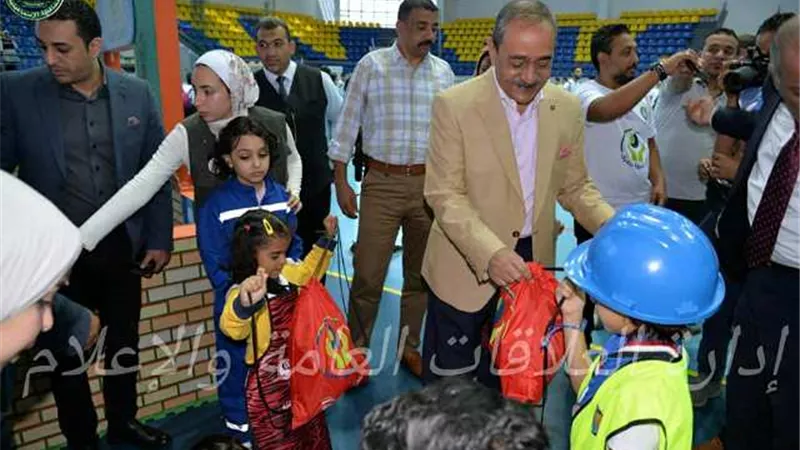 هدايا قيمة من محافظ الإسماعيلية لأطفال احتفالية الأسبوع العالمي للمياه..صور