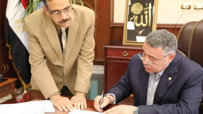 محافظ البحر الأحمر يعتمد نتيجة الدور الثاني للشهادة الاعدادية