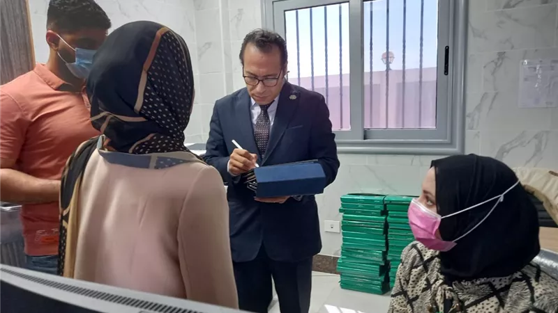مدير الرعاية الصحية بالإسماعيلية يفاجئ وحدات طب الأسرة ..صور