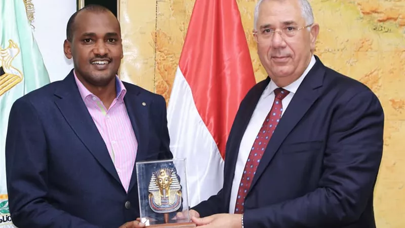 وزير الزراعة يستقبل نظيره الأوغندي لبحث سبل التعاون في المجال الزراعي بين البلدين
