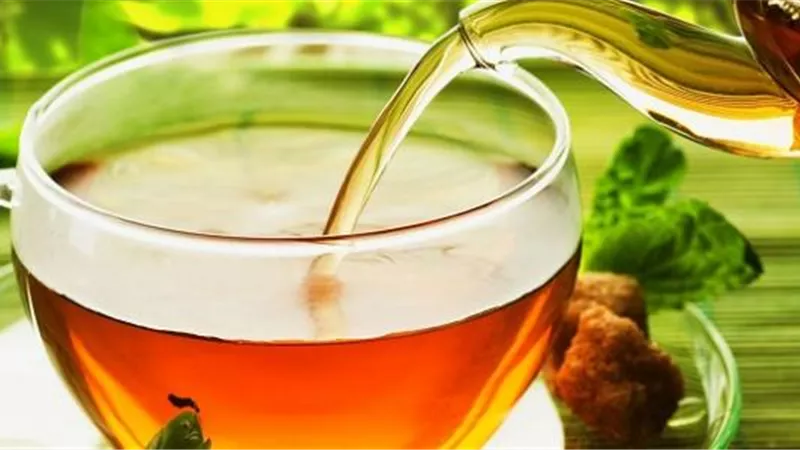 الشاى الاخضر لعلاج مشكلة العرق الزائد بالوجه
