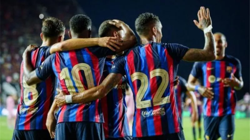 تشافي يعلن قائمة برشلونة لمواجهة مانشستر سيتي