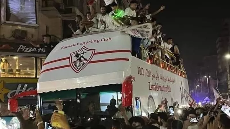 مشهد حافلة الزمالك للاحتفال بالدوري تتصدر السوشيال ميديا