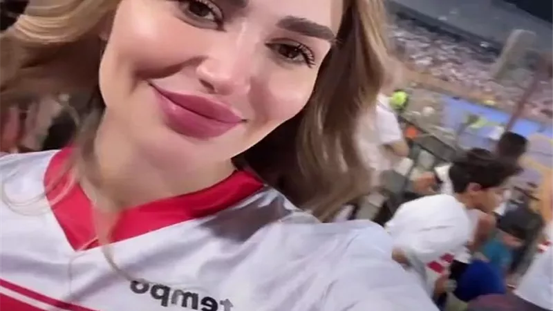 بتشيرت الفريق .. سارة نخلة تخطف القلوب برفقة نجل شيكابالا بعد حصد الدورى