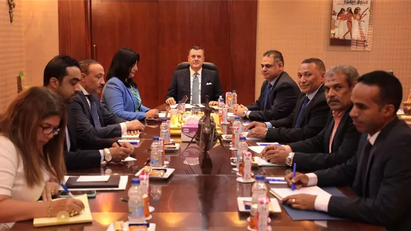 وزير السياحة يعقد أول اجتماعاته مع ممثلي اللجان النقابية للعاملين بالوزارة والهيئات التابعة