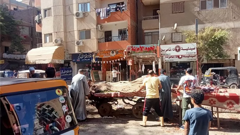 ازالة مخالفات بناء ومئات الاشغالات في حملة مكبرة ببولاق الدكرور
