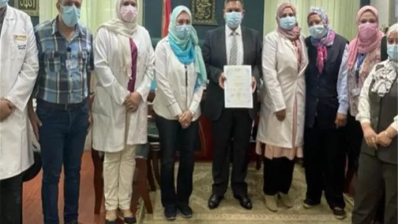 الفريق محمد عباس يهنئ العاملين بمستشفى مصر للطيران بحصولها على شهادة اعتماد الهيئة العامة للرقابة الصحية