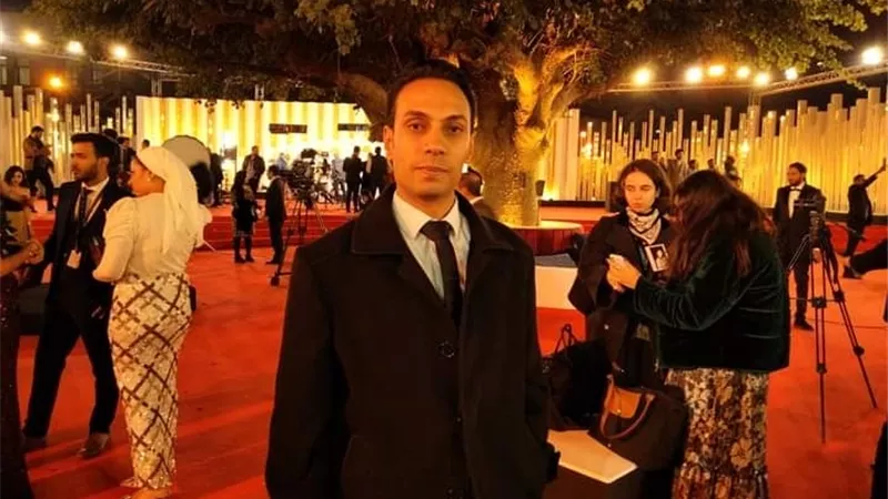 خبير سوشيال ميديا يحذر الفنانين من مخاطر السوشيال ميديا