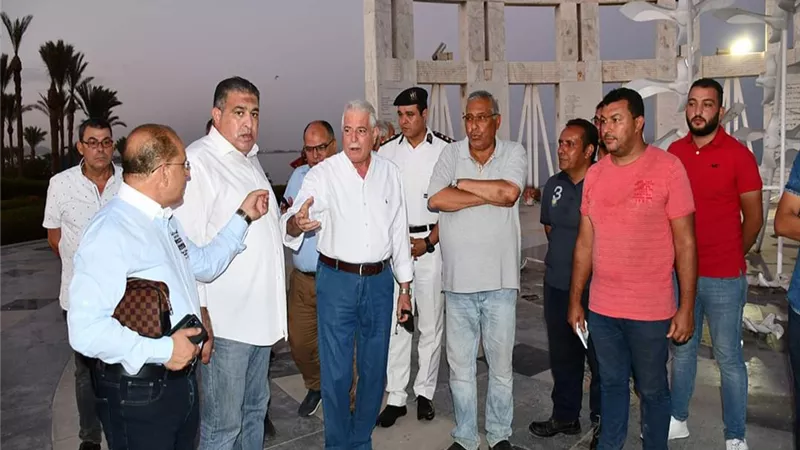 فودة يتفقد منطقة الشاليهات والنصب التذكاري لضحايا الطائرة الفرنسية ومحطة الشحن - صور