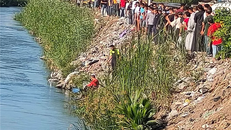 انتشال جثة شخص القي بنفسه في مياه بحر بلقاس بالدقهلية